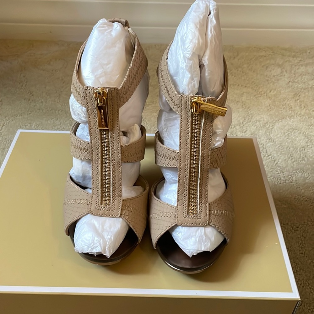 Michael Kors Berkeley T-Strap